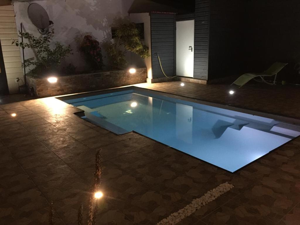 Nicole Residence Avec Piscine Chauffee & Jacuzzi Saint-André Zewnętrze zdjęcie