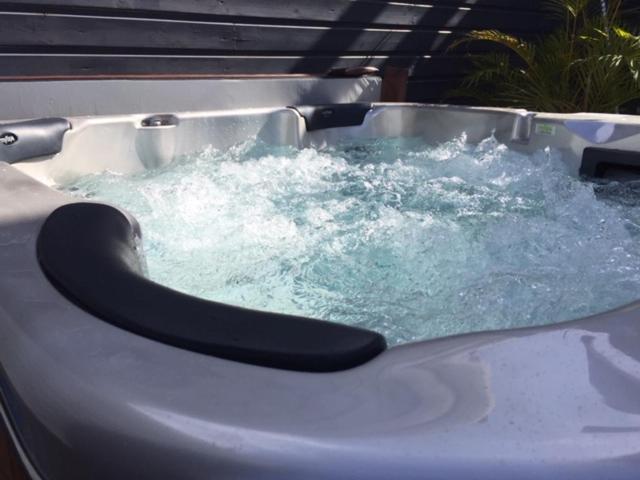 Nicole Residence Avec Piscine Chauffee & Jacuzzi Saint-André Zewnętrze zdjęcie