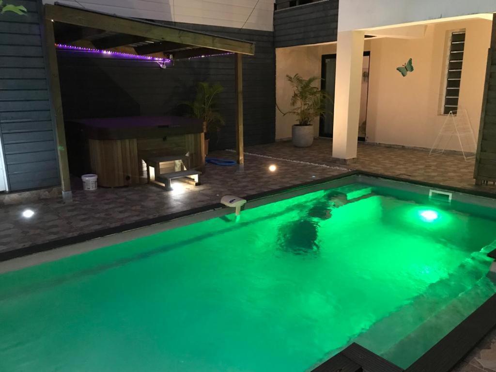 Nicole Residence Avec Piscine Chauffee & Jacuzzi Saint-André Zewnętrze zdjęcie