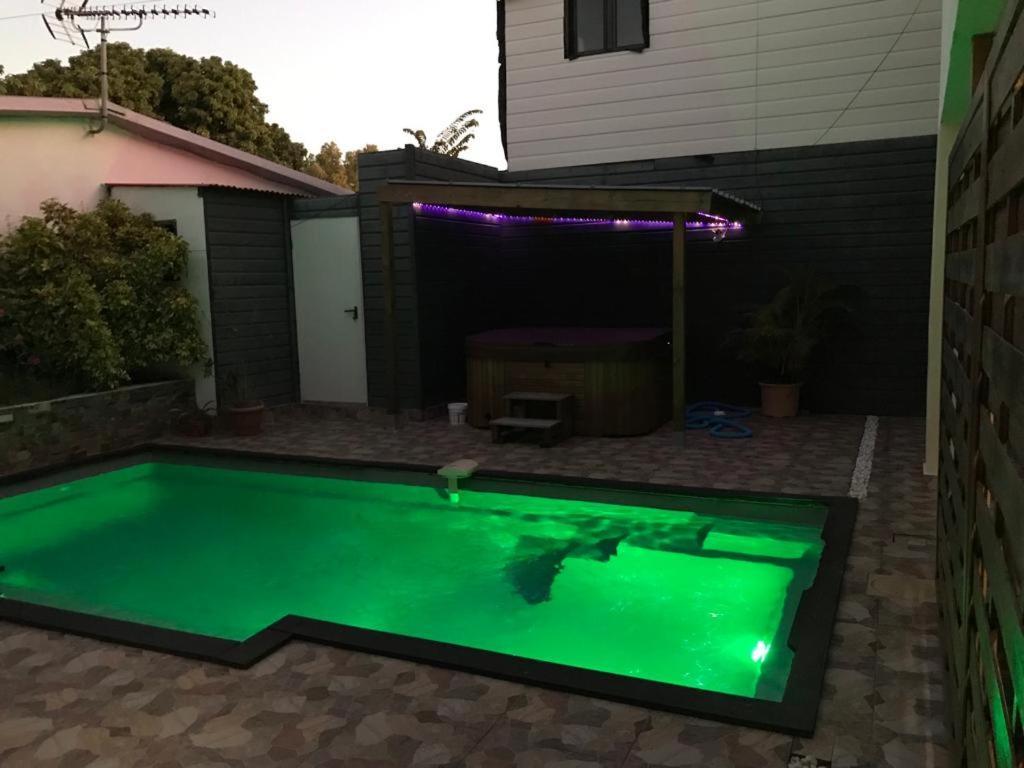 Nicole Residence Avec Piscine Chauffee & Jacuzzi Saint-André Zewnętrze zdjęcie