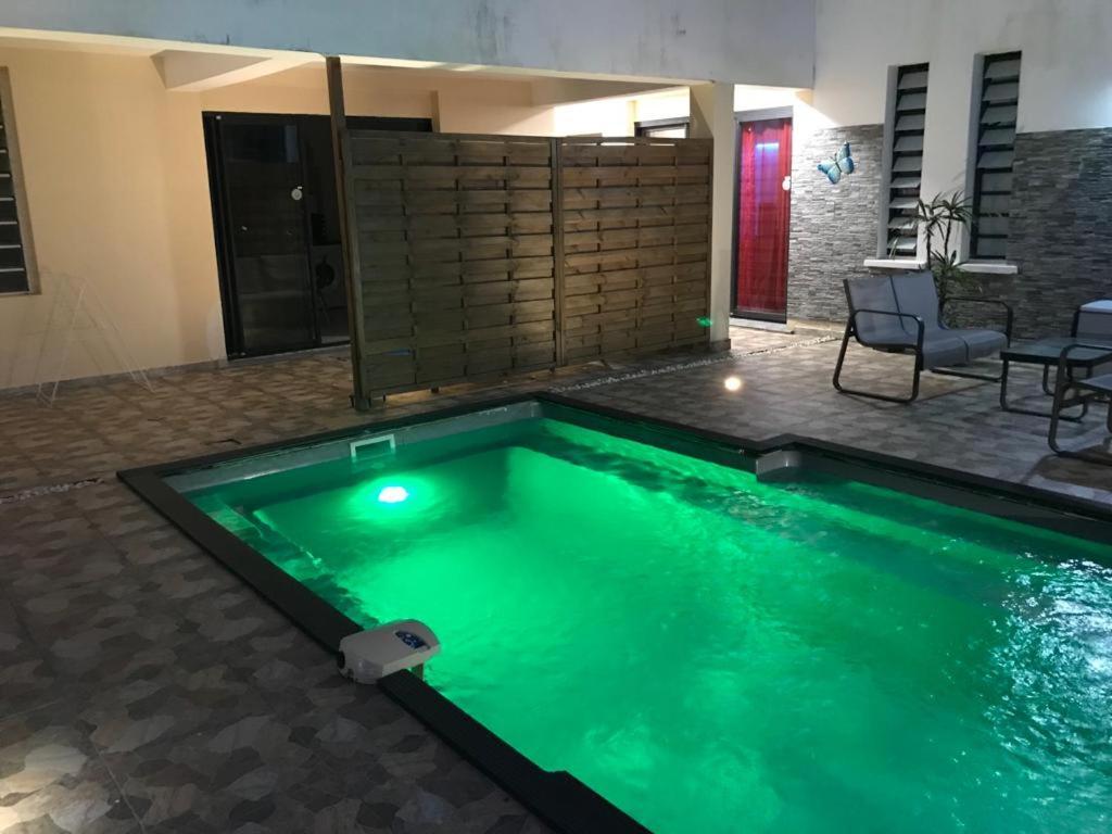 Nicole Residence Avec Piscine Chauffee & Jacuzzi Saint-André Zewnętrze zdjęcie