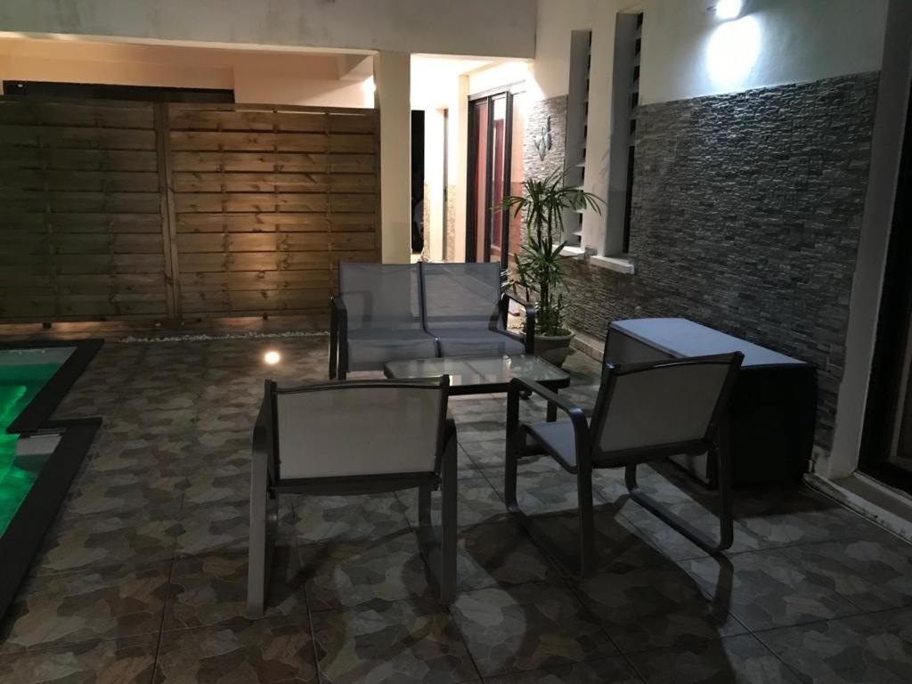 Nicole Residence Avec Piscine Chauffee & Jacuzzi Saint-André Zewnętrze zdjęcie